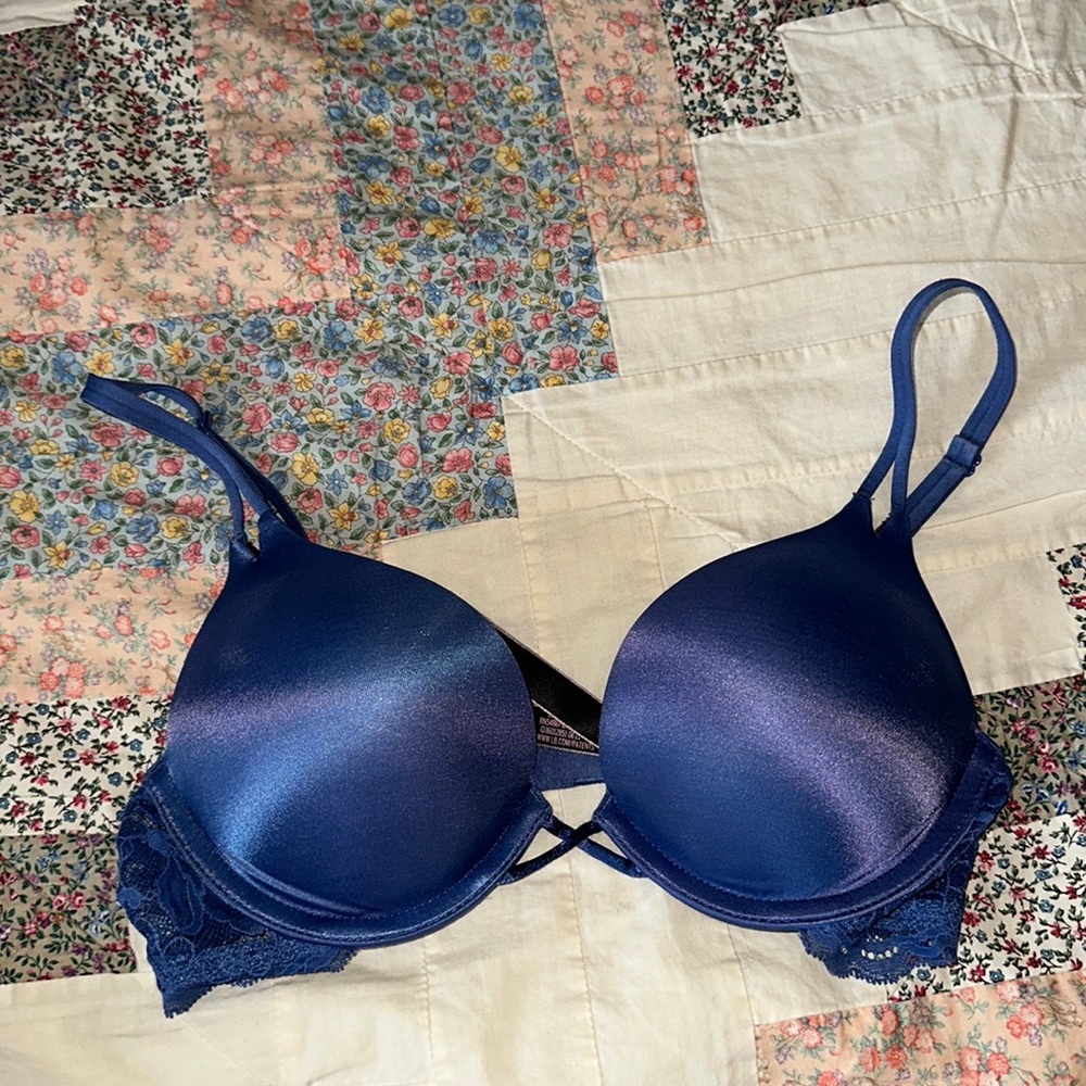 NWOT Victoria’s Secret bombshell plunge push-up bra 32a